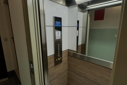 U Dubrovačkoj 41 u Splitu završena ugradnja novog dizala za sigurniju i ugodniju svakodnevicu stanara